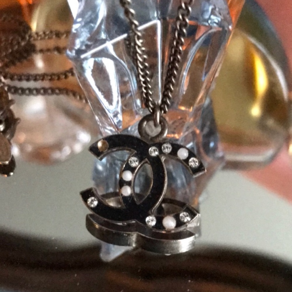 Chanel | Vintage pearl Chanel CC Necklace